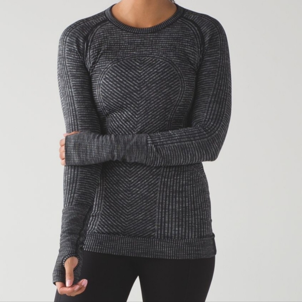 Lululemon Gray& Black Patterned Sweater size-ML